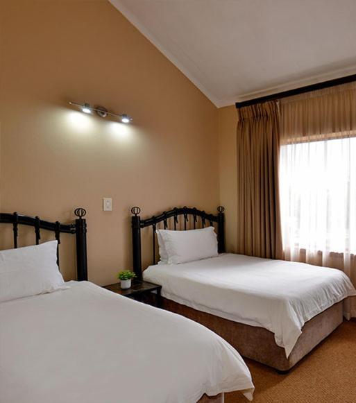 Monateng Safari Lodge Wallmannstal Bagian luar foto